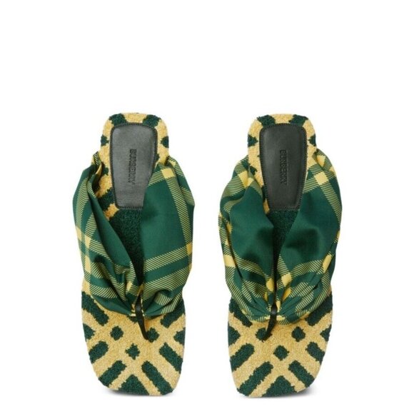 Burberry Check Pool flat slides 37 New In Box - Picture 1 of 5